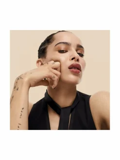 Kasvot<Yves Saint Laurent All Hours foundation -meikkivoide