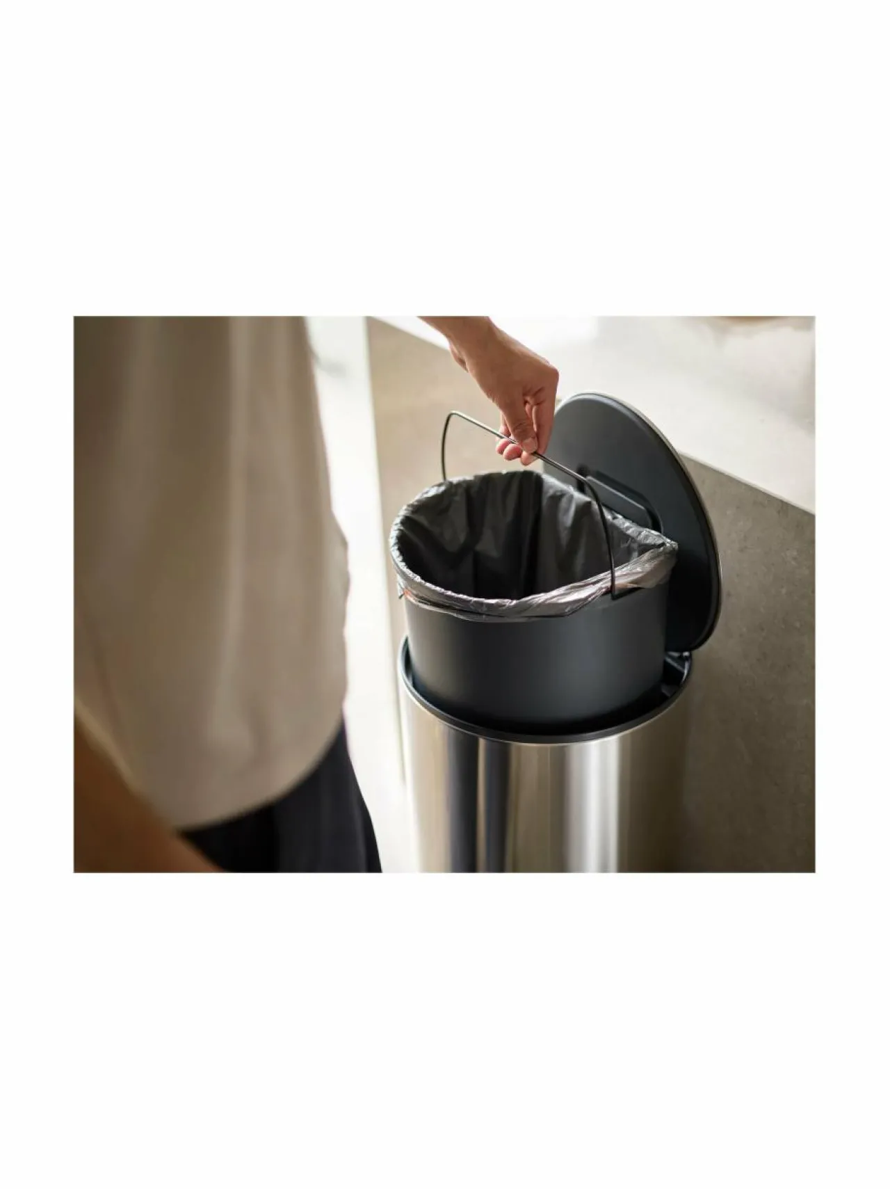 Roskakorit & -Pussit<Joseph Joseph Arc-roskakori 30 l STAINLESS STEEL