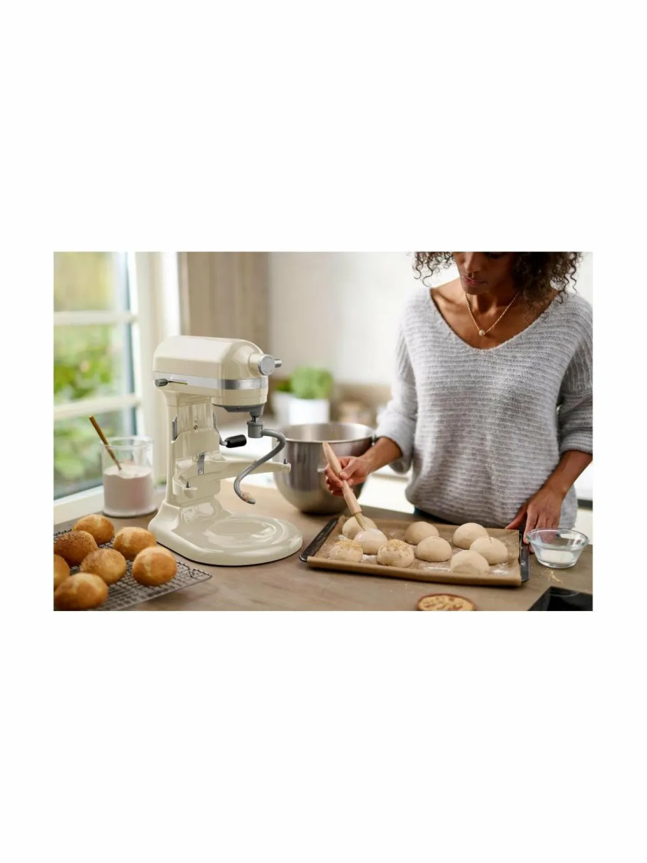 Yleis- & Monitoimikoneet<KitchenAid Artisan- yleiskone nostettavalla kulholla 5,6 l ALMOND CREAM
