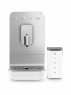 Kahvin- & Vedenkeittimet<Smeg BCC13BLMEU- täysautomaattinen kahvikone ja maidonvaahdotin WHITE