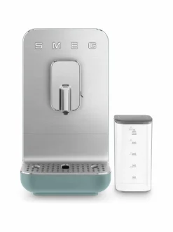Kahvin- & Vedenkeittimet<Smeg BCC13BLMEU- täysautomaattinen kahvikone ja maidonvaahdotin EMERALD GREEN