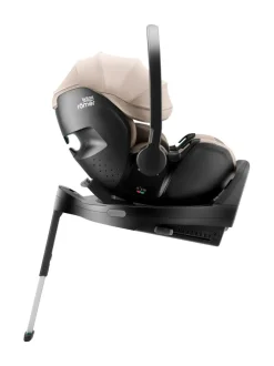 Turvaistuimet<Britax Baby-Safe Pro turvakaukalo ja Vario Base 5Z telakka LUX WARM CARAMEL