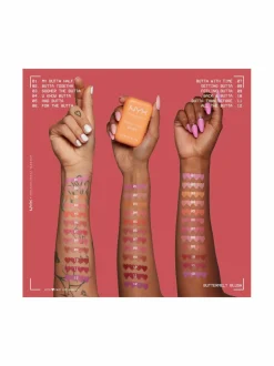 Kasvot<NYX Professional Makeup Buttermelt Blush -poskipuna