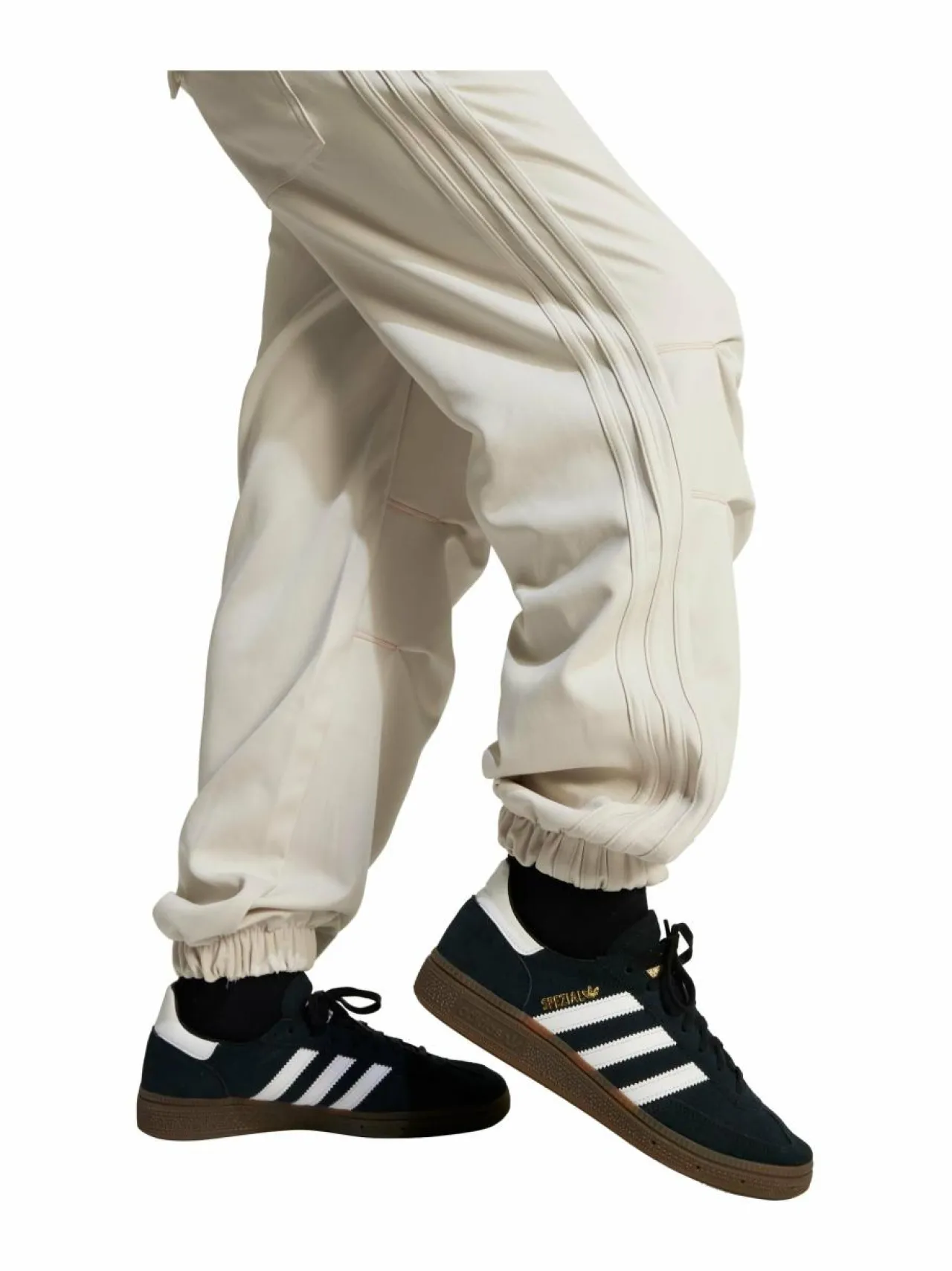 Housut & Jumpsuitit<adidas Originals Cargo-housut JC9073 ALUMIN