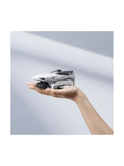Kamerat<DJI Mini 4K Fly More Combo -drone varustepaketilla