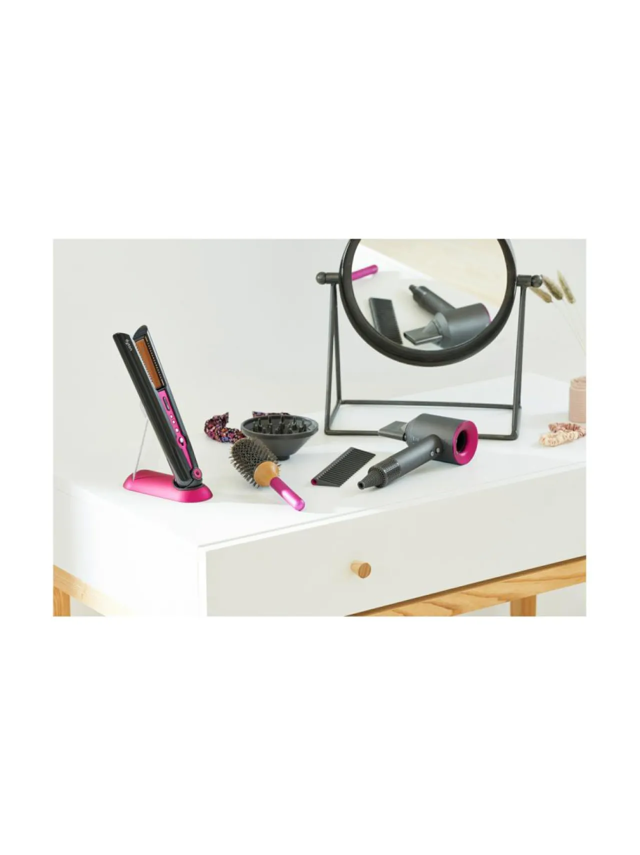 Roolileikit<Dyson Supersonic leikkihiustenkuivaaja & Corrale Deluxe leikkisuoristusrauta