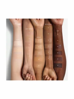 Kasvot<Fenty Beauty Eaze Drop Blurring Skin Tint -sävyvoide