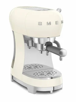 Kahvin- & Vedenkeittimet<Smeg ECF02-espressokone CREAM
