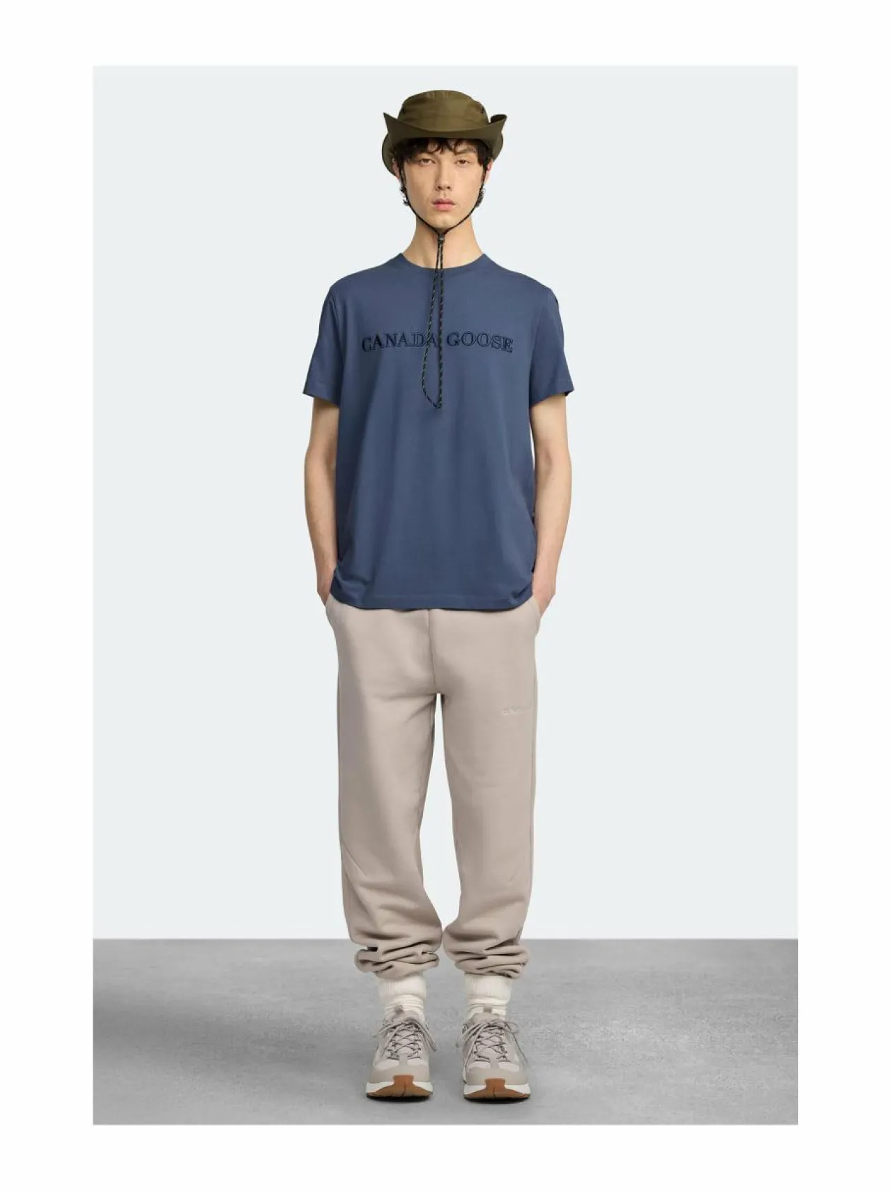 Paidat, Hupparit & Colleget<Canada Goose Emersen Embroidered Wordmark t-paita 222 OZONE BLUE BLEU OZONE
