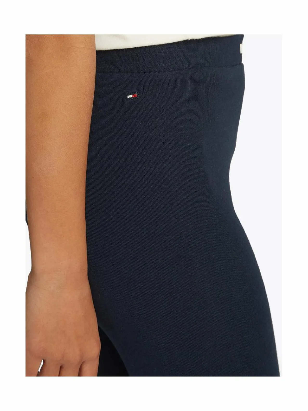 Shortsit<Tommy Hilfiger Essential Logo -pyöräilyshortsit C1G DARK NIGHT NAVY