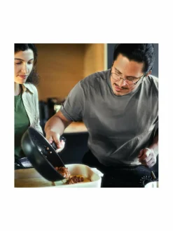 Keitto- & Paistoastiat<Fiskars Hard Face Sauté -paistinpannu kannella, 24 cm BLACK