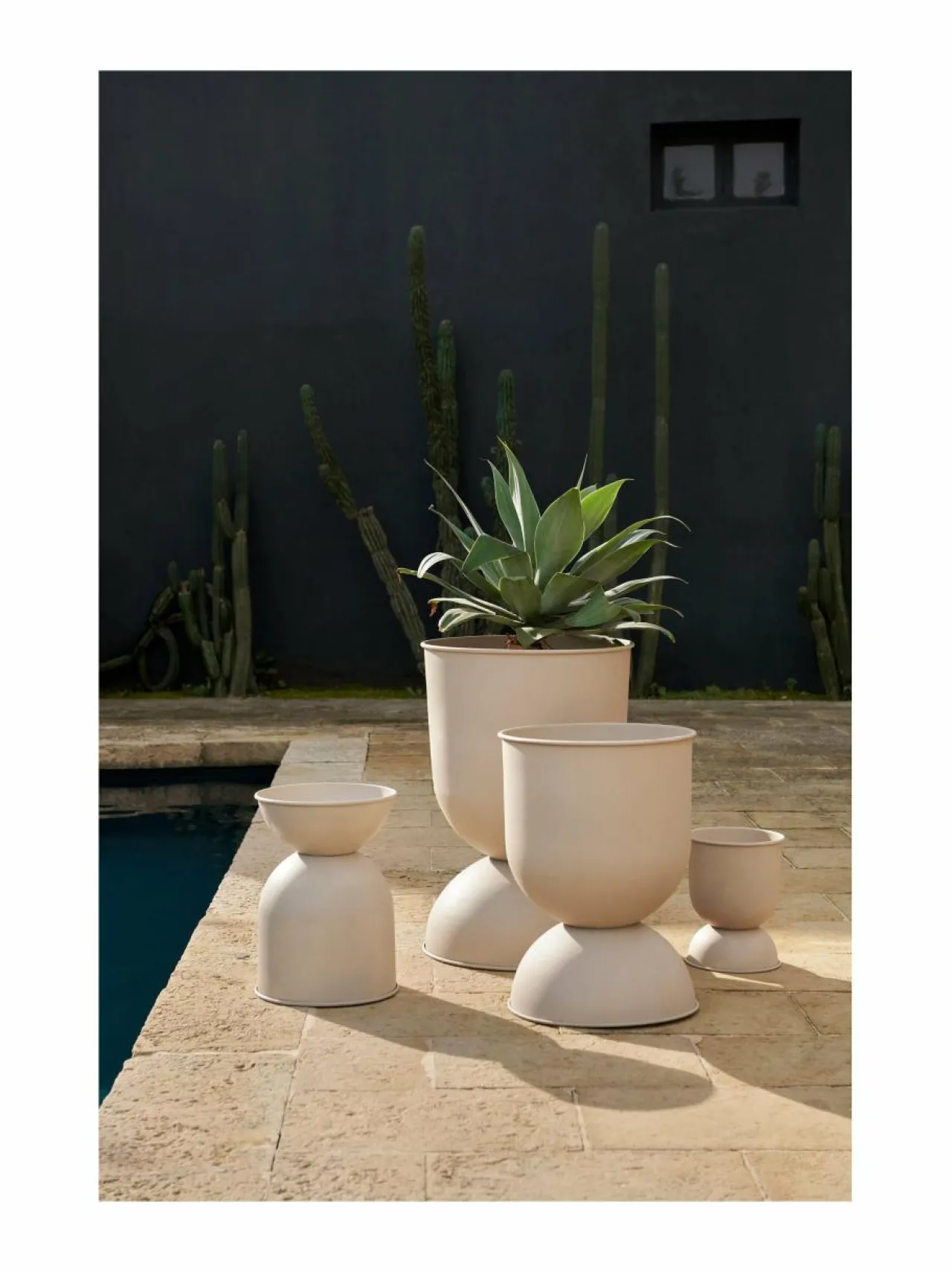 Ferm Living Hourglass Pot L -ruukku^ Ruukut & Istutusastiat