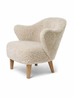 Audo Copenhagen Ingeborg Lounge -nojatuoli lampaanturkiksella^ Sohvat & Nojatuolit