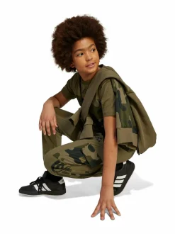 Housut|Housut & Jumpsuitit<adidas Sportswear Junior Camo 3 Stripes -reisitaskuhousut JN2218 OLISTR/BLACK
