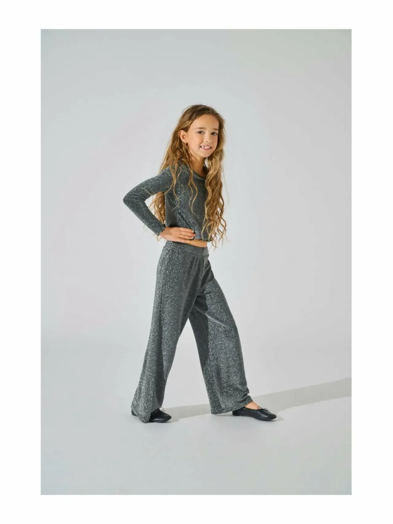 Pitkähihaiset Trikoopaidat<KIDS ONLY KogQueen Glitter -pusero BLACK DETAIL:W. SILVER