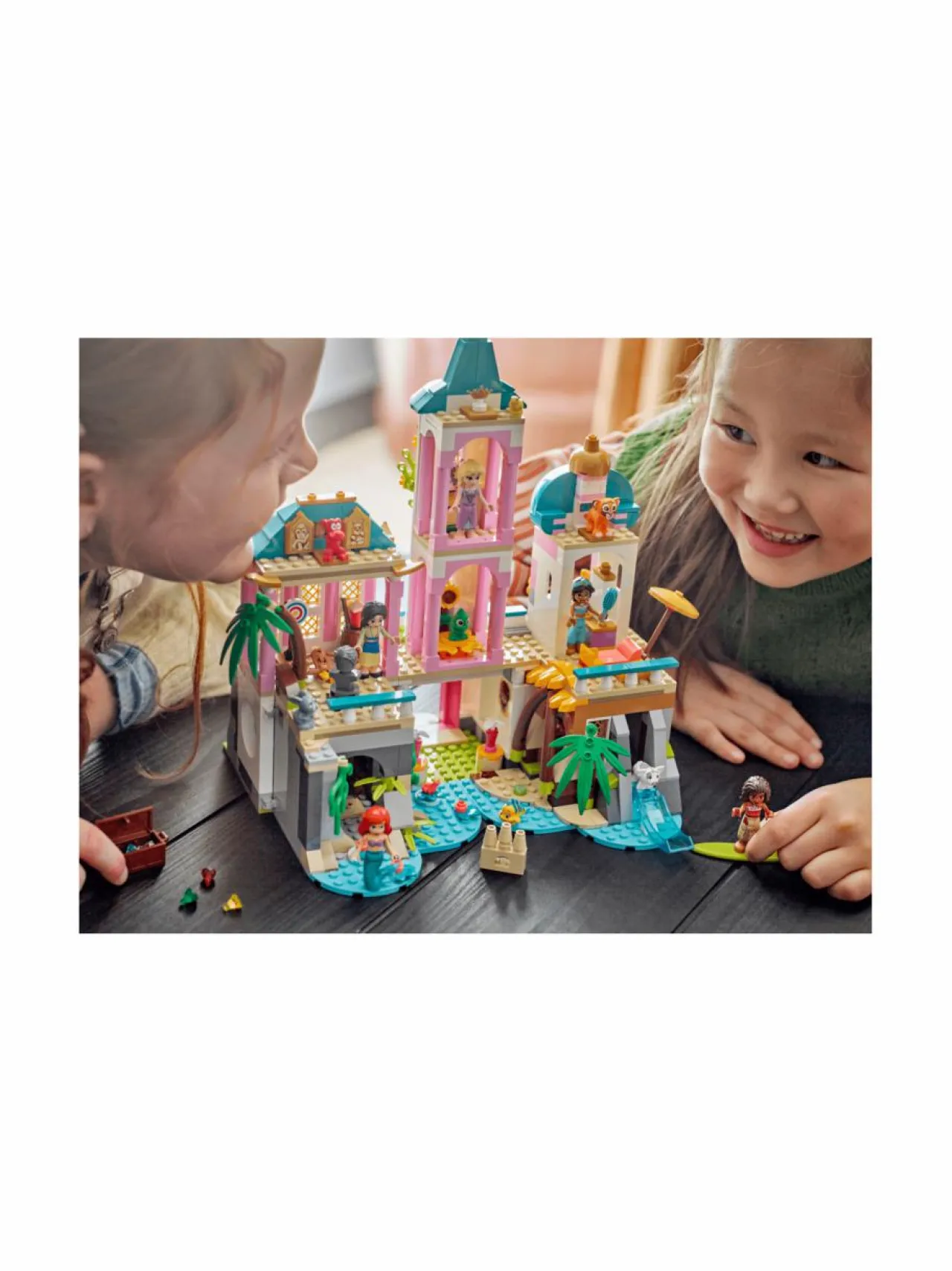 Rakennussarjat<LEGO DISNEY Princess Prinsessalinna ja kuninkaalliset lemmikit 43267