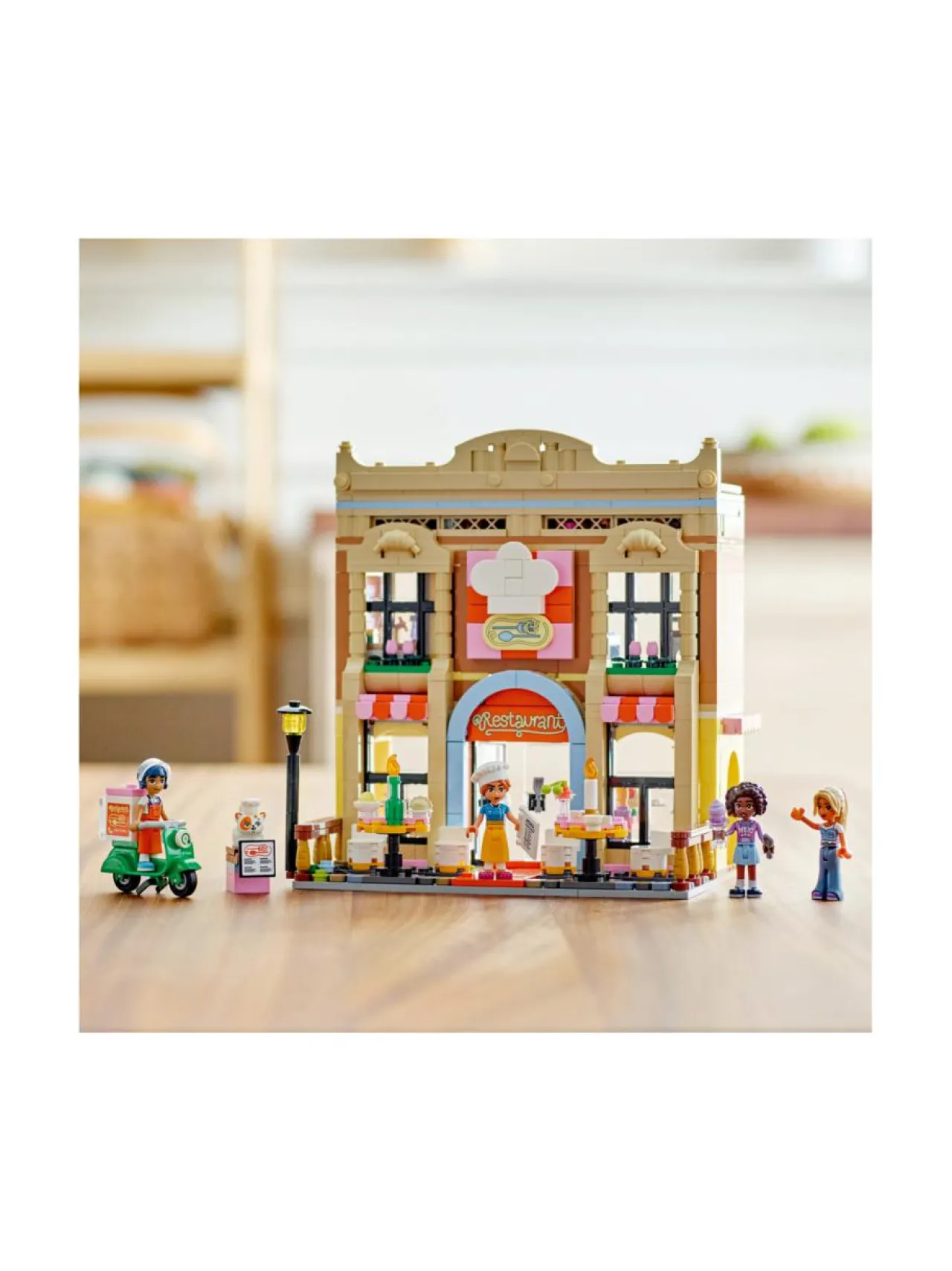 Rakennussarjat<LEGO FRIENDS Ravintola-alan oppilaitos 42655