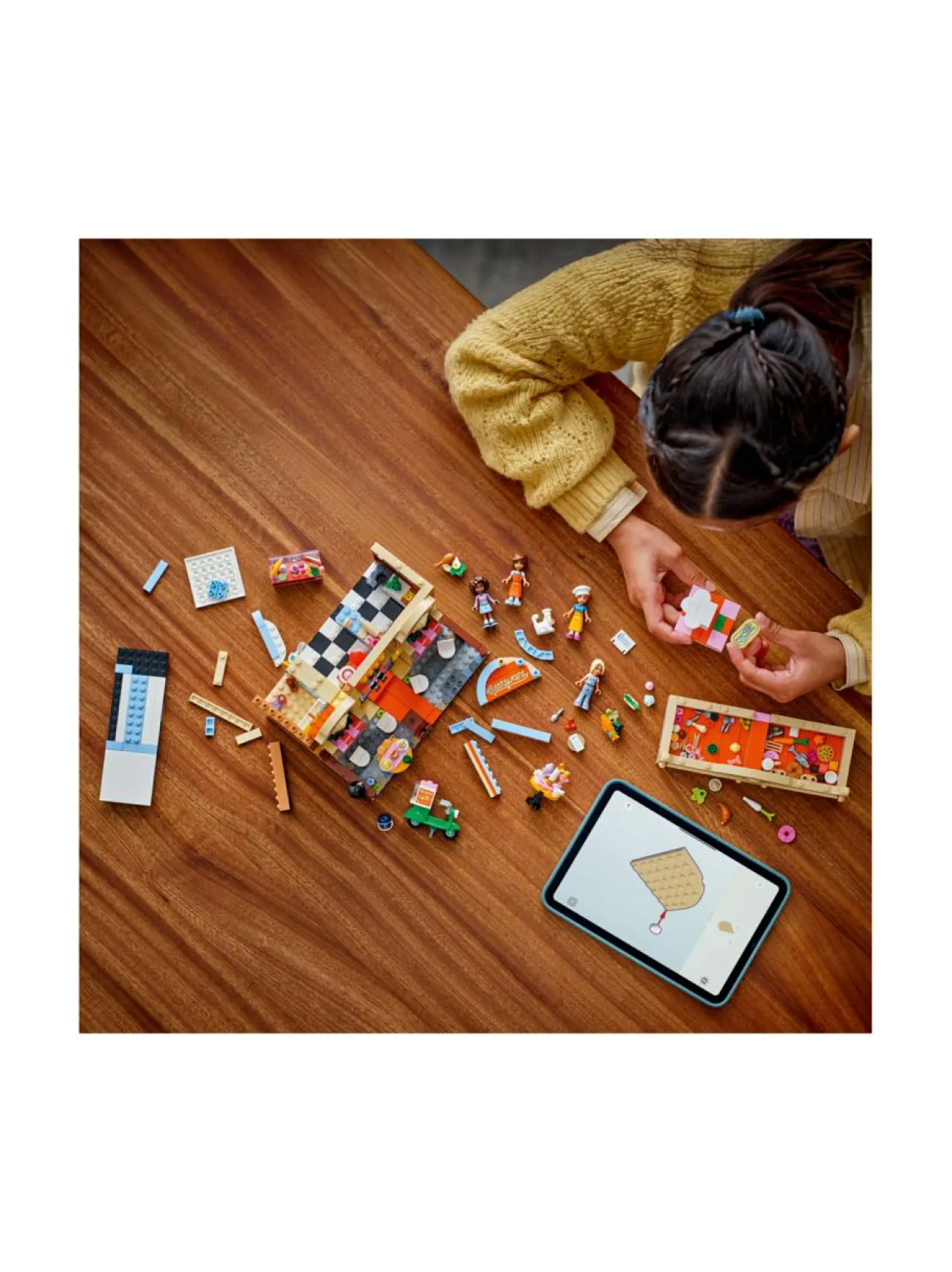 Rakennussarjat<LEGO FRIENDS Ravintola-alan oppilaitos 42655