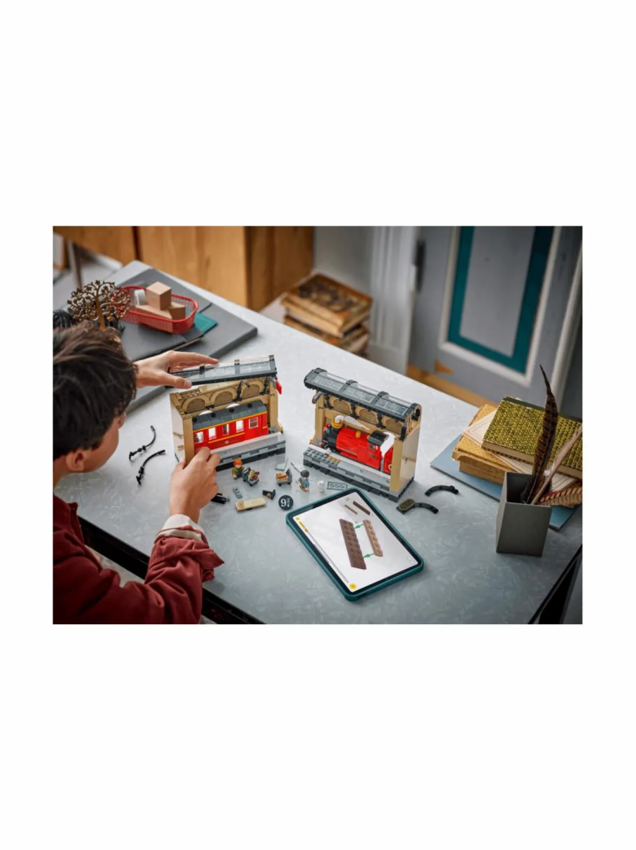 LEGO HARRY POTTER TM Kirjaminimaailma: Tylypahkan pikajuna 76450^ Rakennussarjat