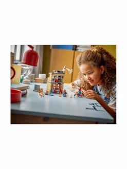 Rakennussarjat<LEGO STAR WARS LEGO Super Heroes Peter Parkerin asunto 76317