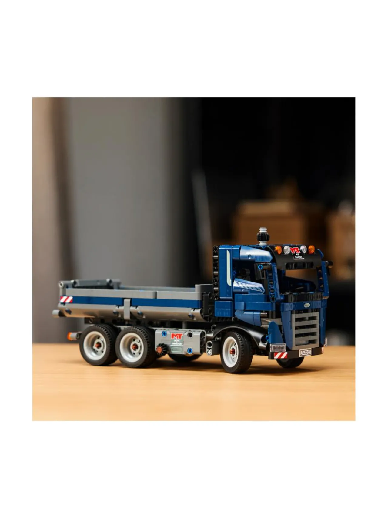 LEGO TECHNIC Kippiauto 42203^ Rakennussarjat