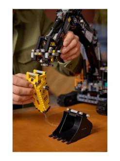 Rakennussarjat<LEGO TECHNIC Volvo EC500 Hybrid ‑kaivukone 42215
