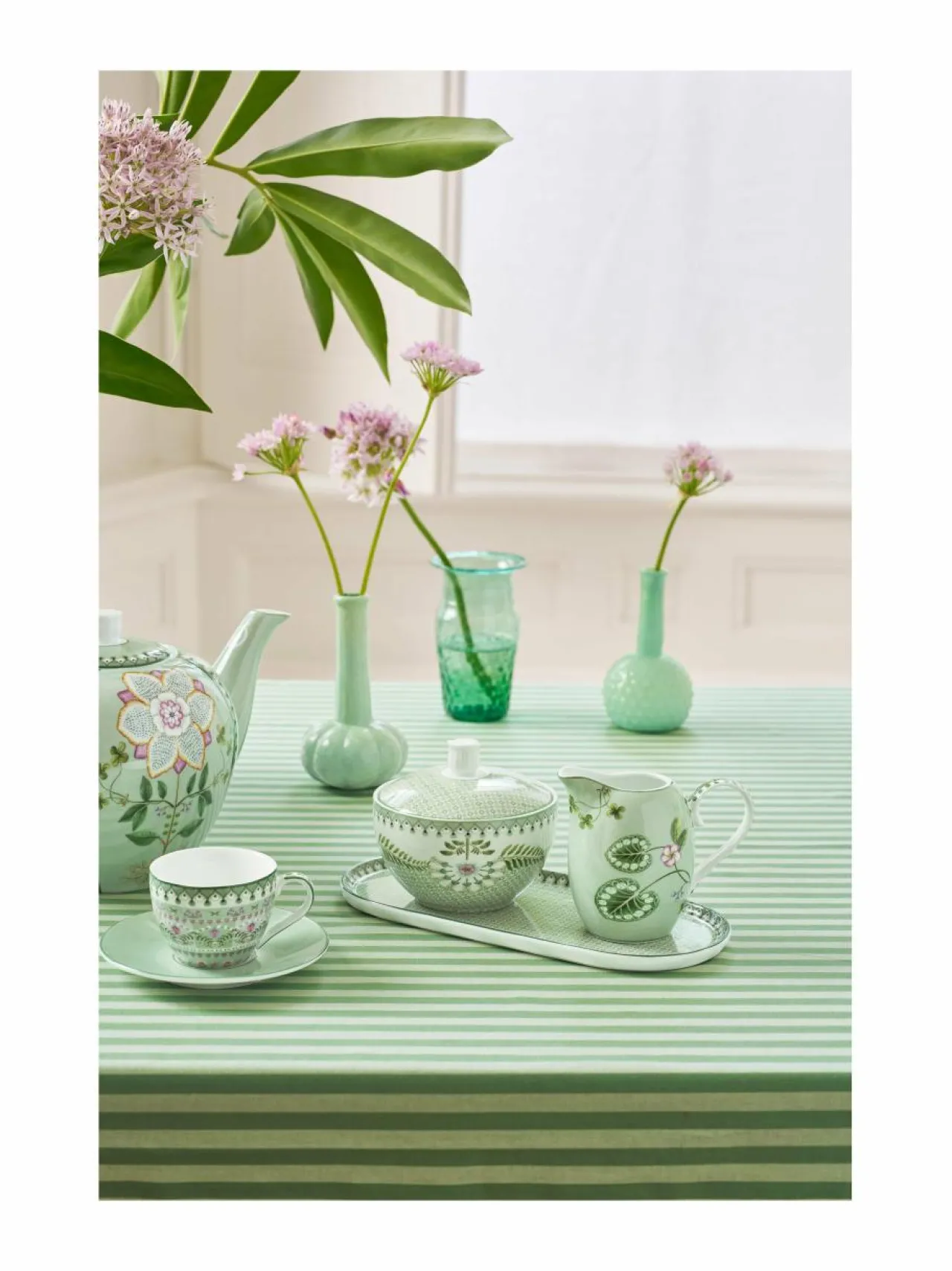 PIP Studio Lily & Lotus -posliinikaadin 250 ml^ Tarjoiluastiat
