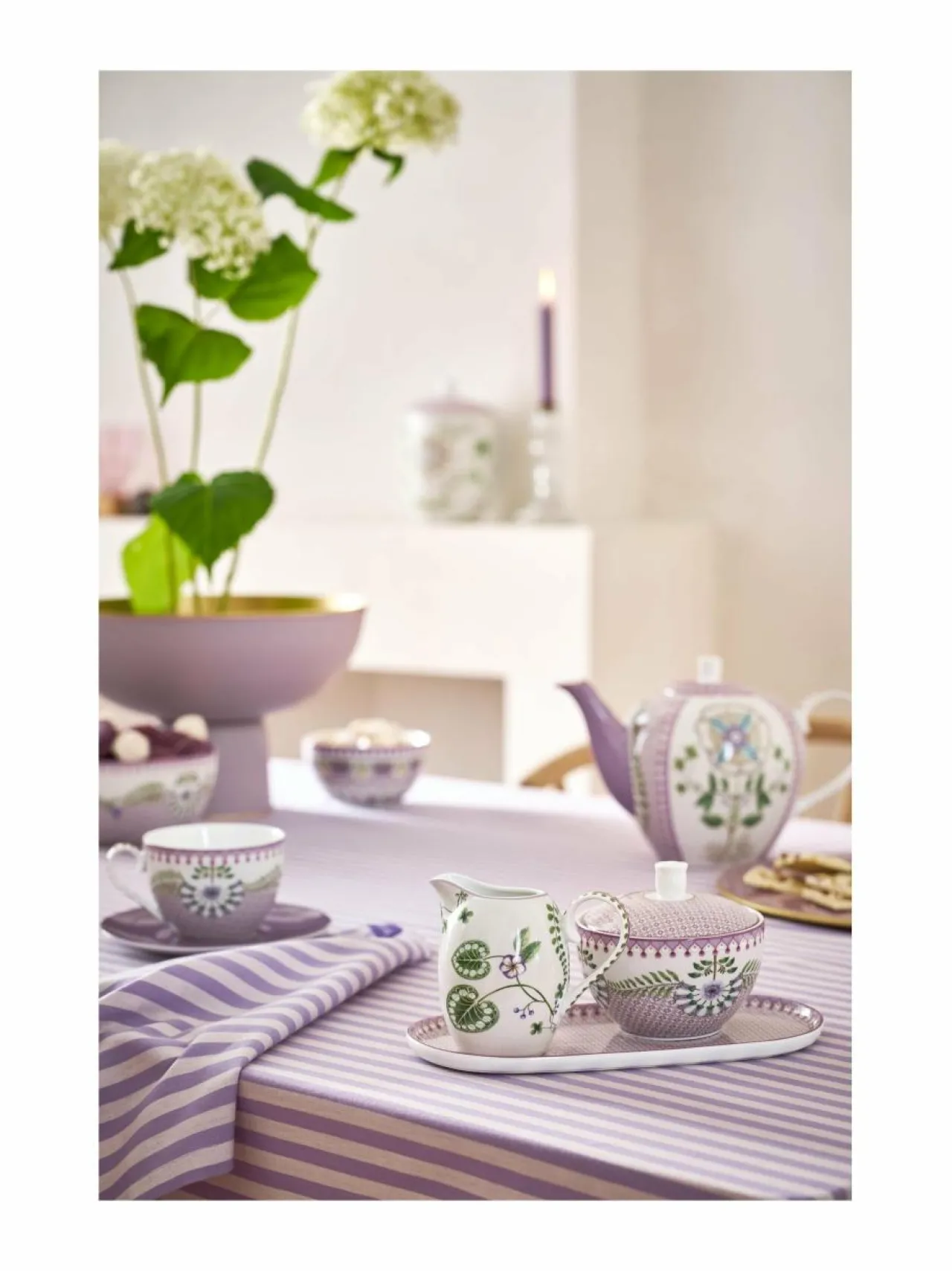 Tarjoiluastiat<PIP Studio Lily&Lotus Tiles -sokerikko 300 ml LILAC