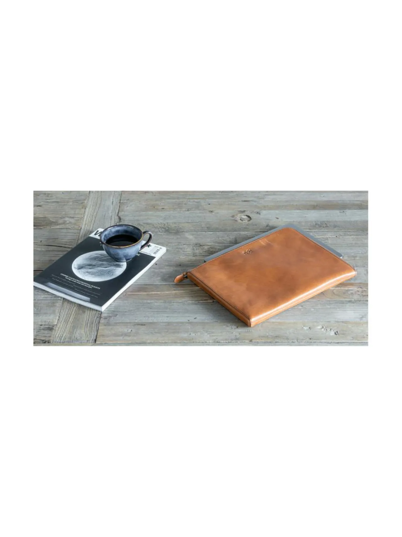 Tietokonelaukut<MMV Bags Luton Laptop Sleeve -nahkasuoja 14'' COGNAC (KONJAKINRUSKEA)
