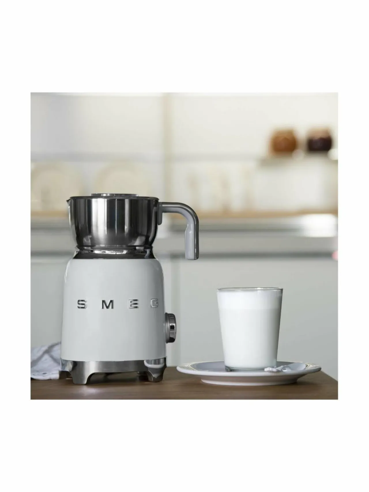 Smeg Maidonvaahdotin^ Kahvin- & Vedenkeittimet