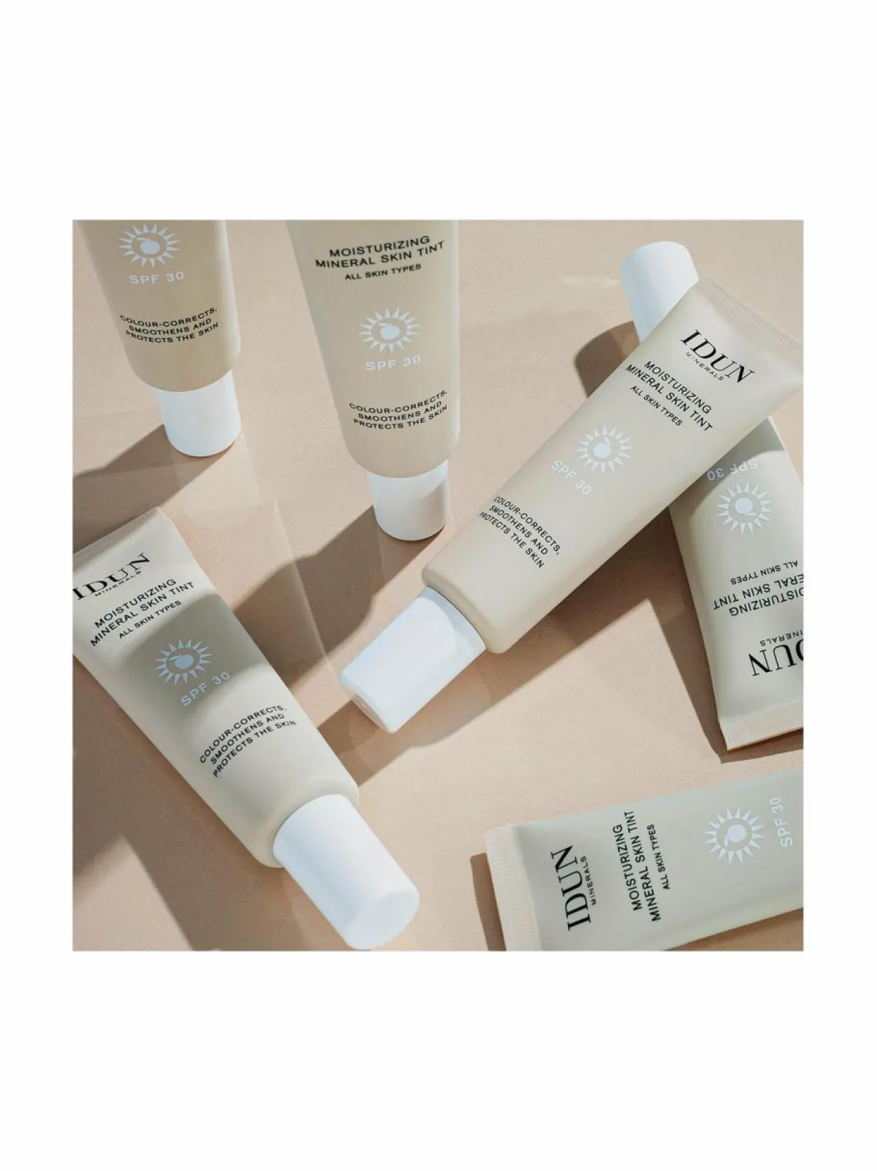 Meikit<Idun Minerals Moisturizing Mineral Skin Tint SPF 30 - sävytetty päivävoide