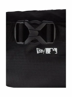Reput & Laukut<New Era MLB Mini Waist Bag Neyyan -vyötärölaukku BLKWHI BLACK