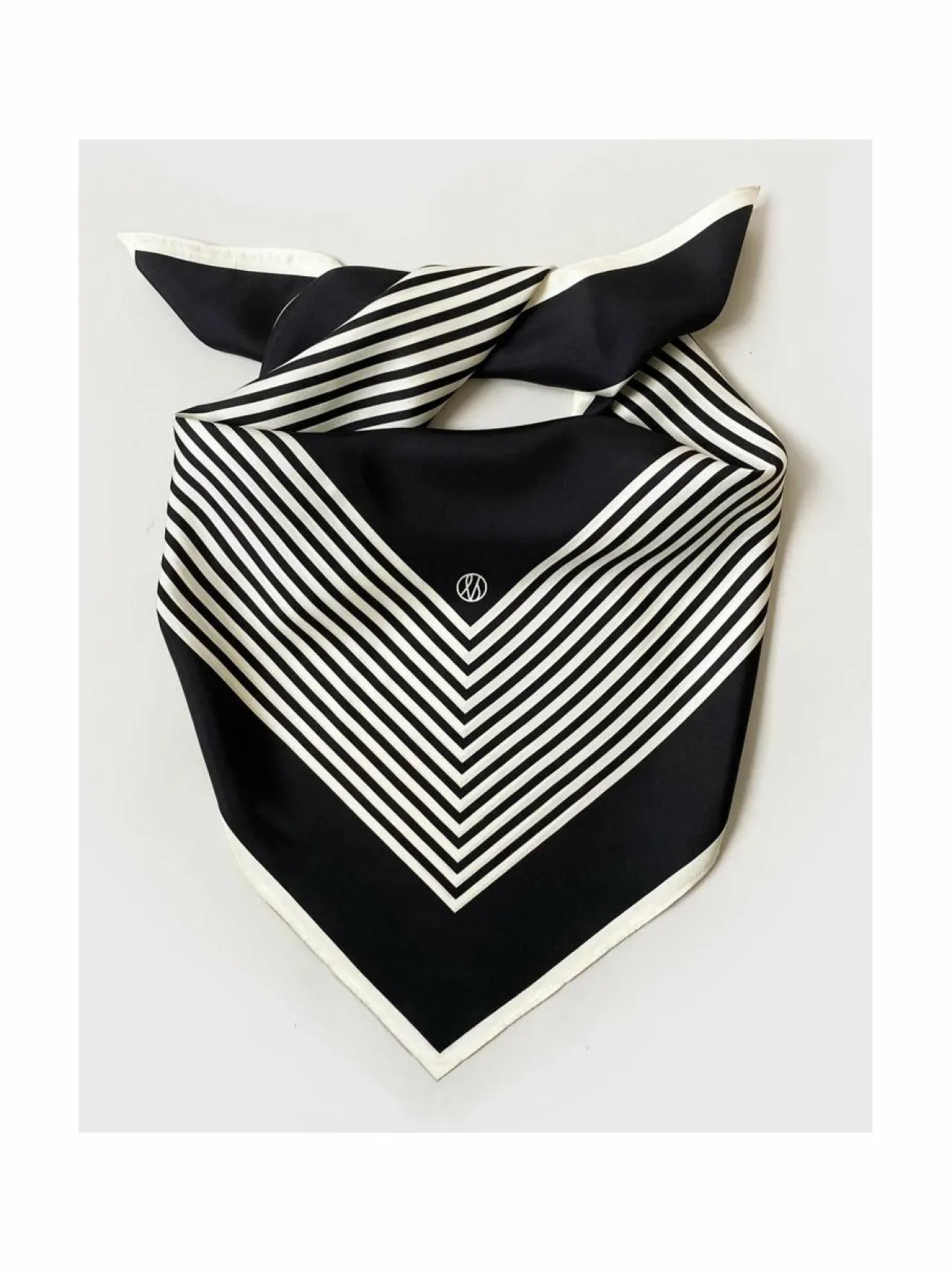 Huivit & Kaulaliinat<lescarf No. 2 -silkkihuivi BLACK & CREAM