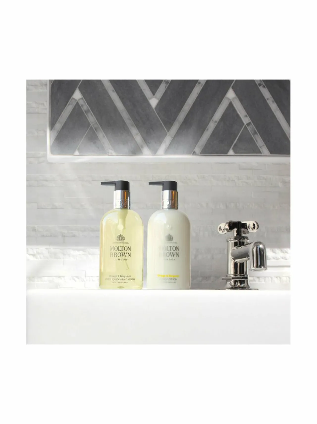 Molton Brown Orange & Bergamot Fine Liquid Hand Wash -käsisaippua 300 ml^ Vartalonhoito