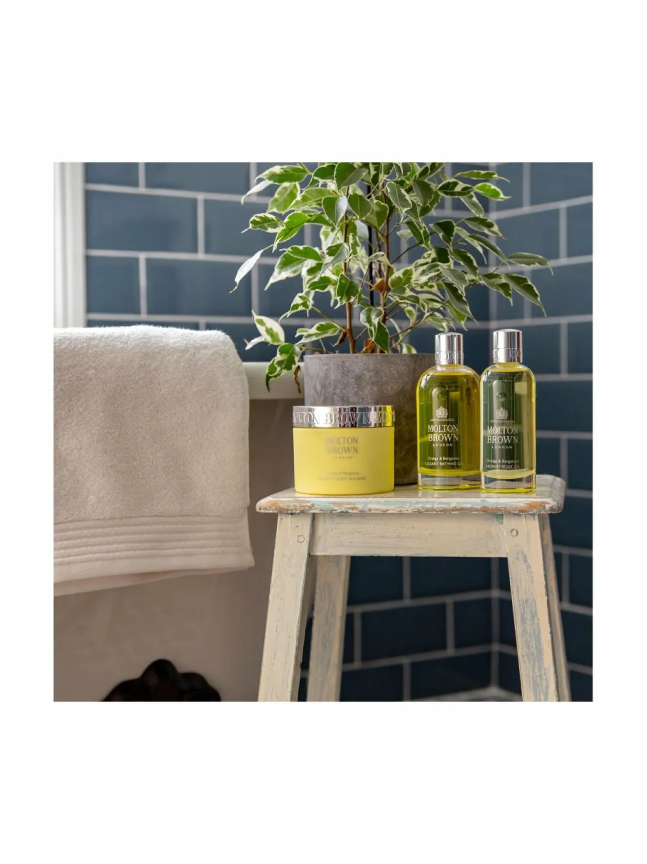 Naiset<Molton Brown Orange & Bergamot Radiant Bathing Oil -kylpyöljy