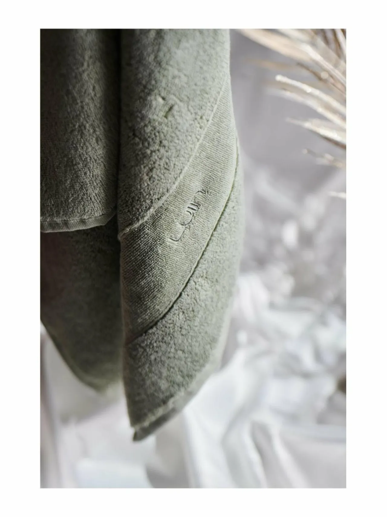Kylpyhuonetekstiilit<LUIN LIVING Organic Elegance -pyyhe ASH GREEN