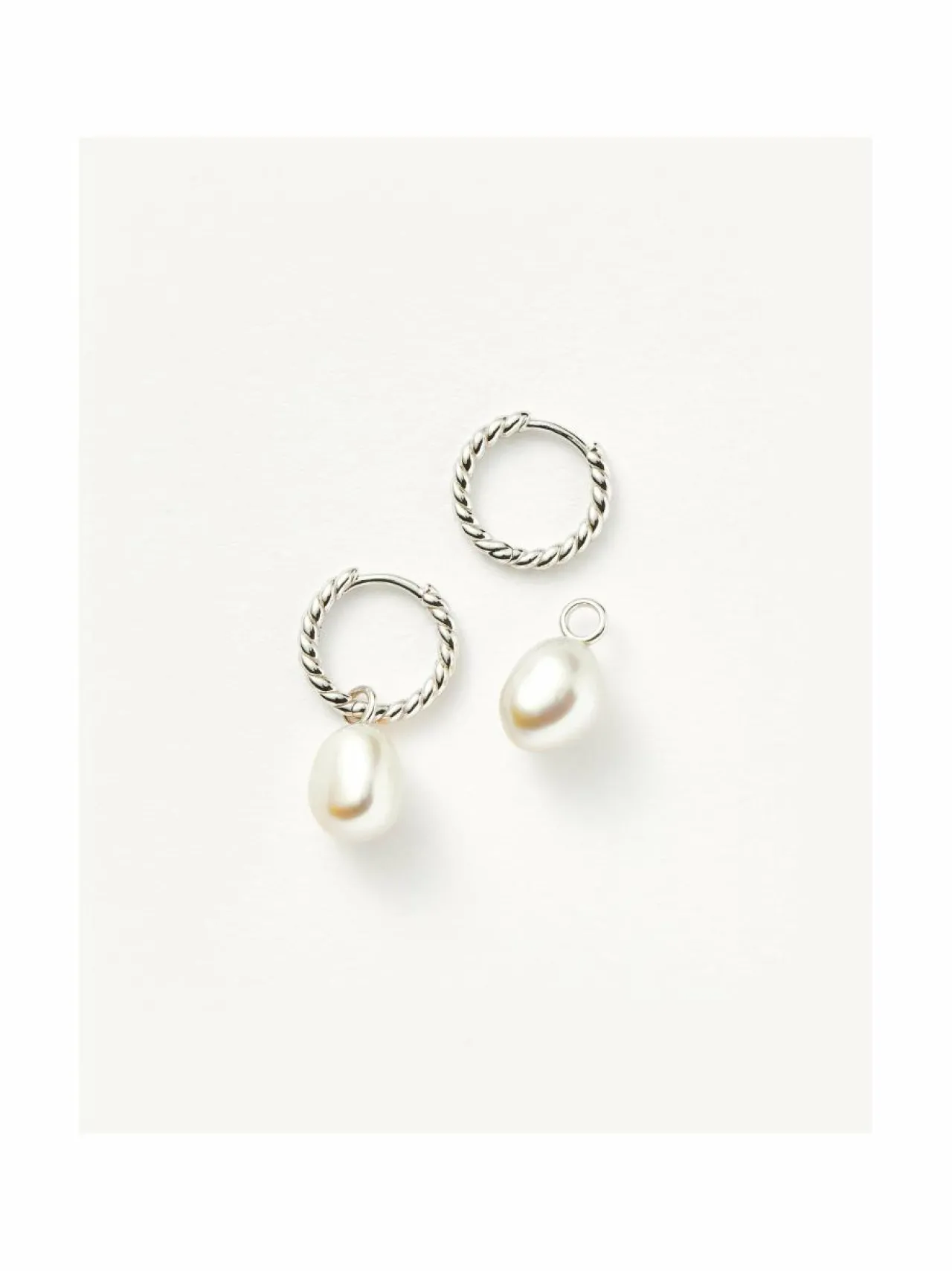 MISSOMA Pearl Twisted Small Drop Hoop -korvakorut^ Korut