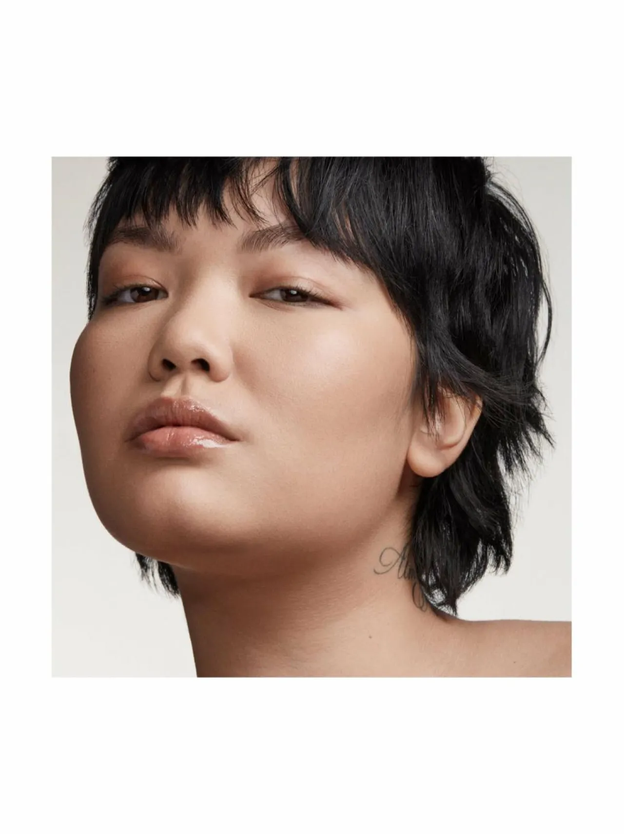 Fenty Beauty Pro Filt'r Soft Matte Powder Foundation Powder -meikkipuuteri^ Kasvot