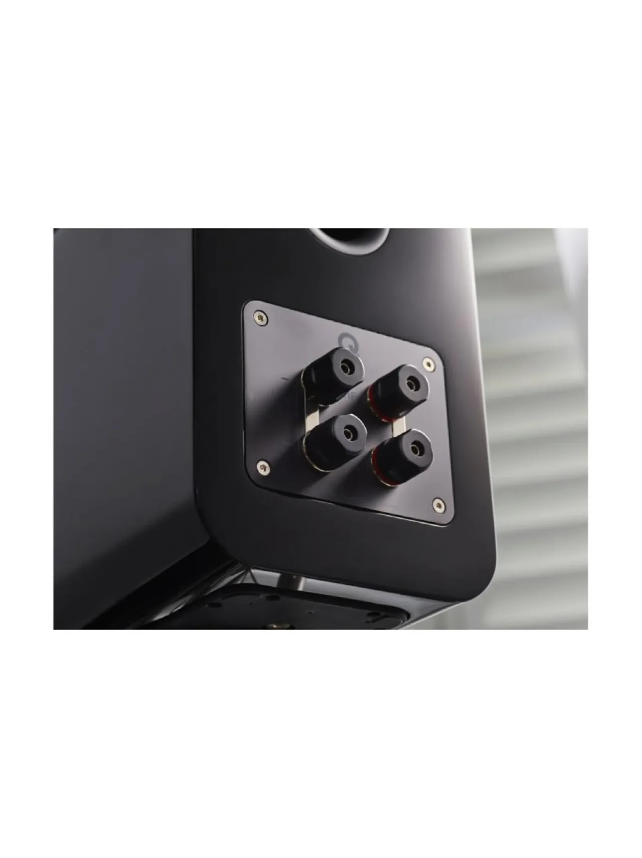 Audio<Q Acoustics Concept 30 jalustakaiutinpari, valkoinen