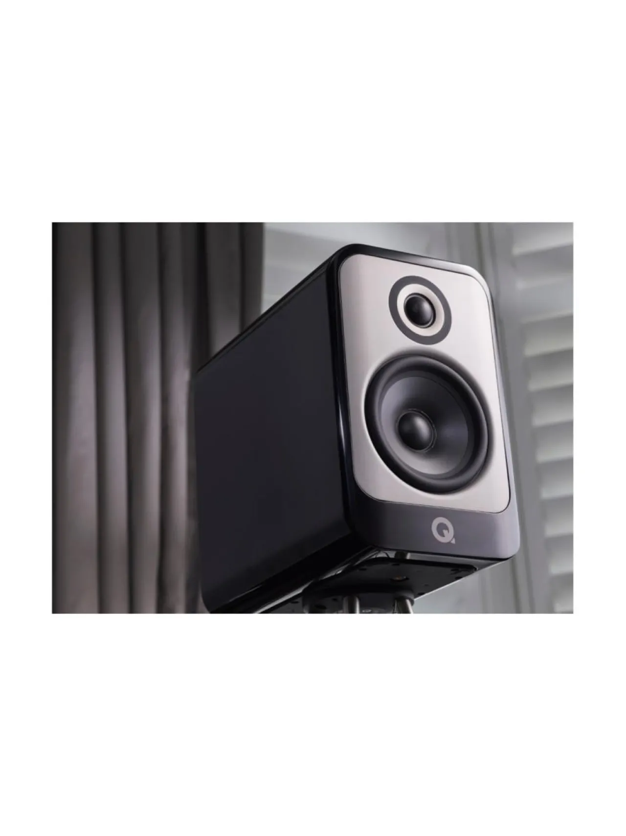 Audio<Q Acoustics Concept 30 jalustakaiutinpari, valkoinen