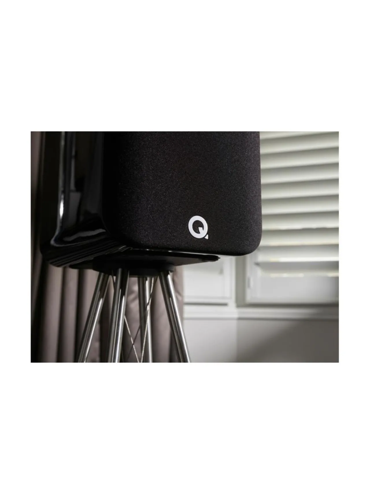 Audio<Q Acoustics Concept 30 jalustakaiutinpari, valkoinen
