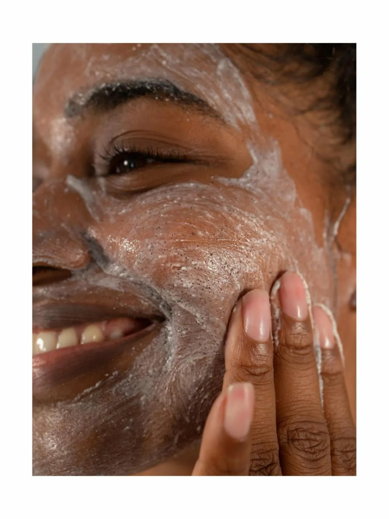 Laboratoires de Biarritz Radiance Scrub -kasvokuorinta^ Kasvojenhoito
