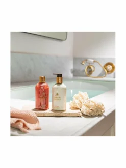 Naiset<Molton Brown Rose Dunes Bath & Shower Gel -kylpy- ja suihkugeeli 300 ml