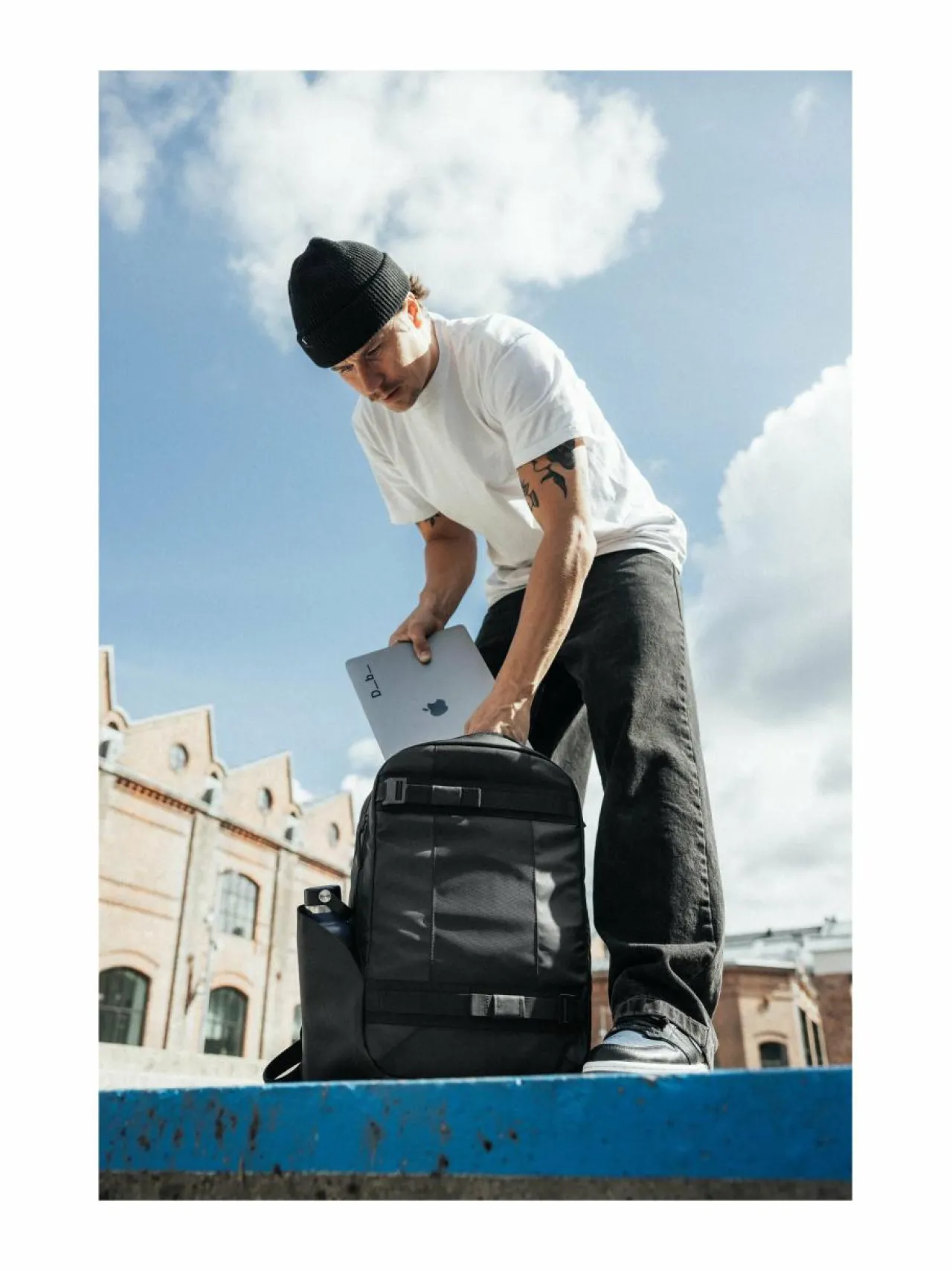 Reput<Db Skateboarding Daypack -reppu 20 l 0049 BLACK OUT
