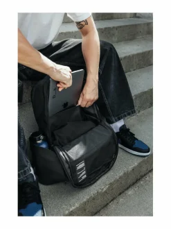 Reput<Db Skateboarding Daypack -reppu 20 l 0049 BLACK OUT
