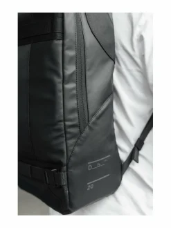 Reput<Db Skateboarding Daypack -reppu 20 l 0049 BLACK OUT