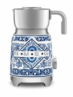 Kahvin- & Vedenkeittimet<Smeg x Dolce & Gabbana "Blu Mediterraneo" -maidonvaahdotin WHITE &AMP; BLUE