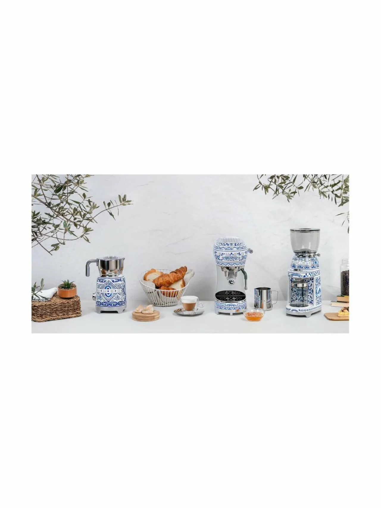 Kahvin- & Vedenkeittimet<Smeg x Dolce & Gabbana "Blu Mediterraneo" -maidonvaahdotin WHITE & BLUE