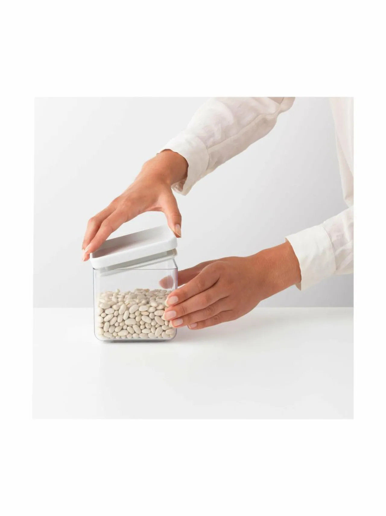 Keittiötarvikkeet<Brabantia Square Canister -säilytyspurkki 0,7 l LIGHT GREY