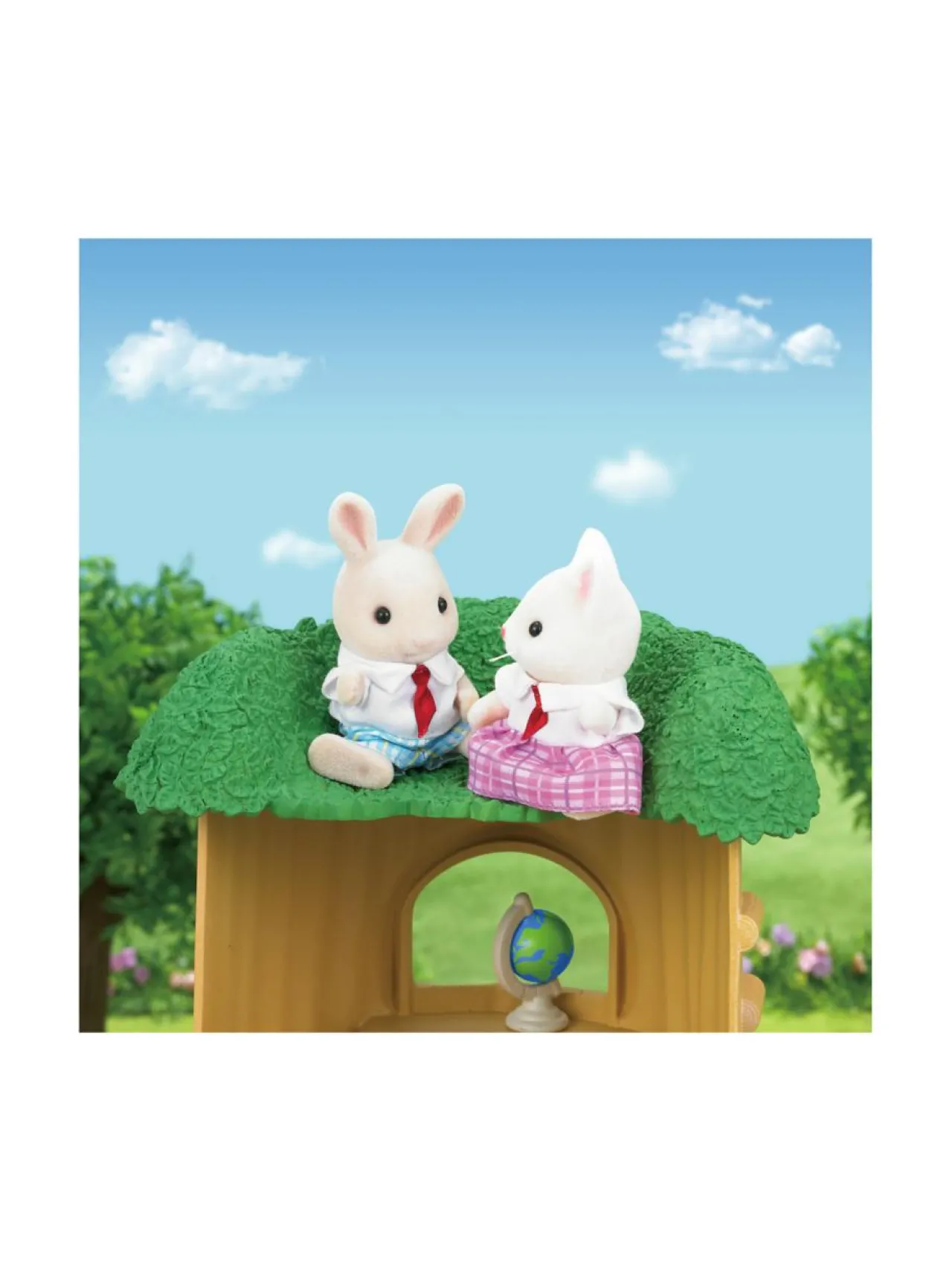 Figuurit & Interaktiiviset Lelut<SYLVANIAN FAMILIES Leikkisetti Maalaiskoulu puussa